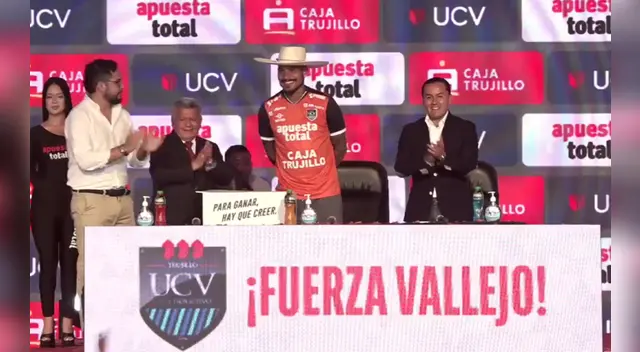 Paolo Guerrero recibió sombrero de chalán en su presentación en Trujillo tras fichar por UCV