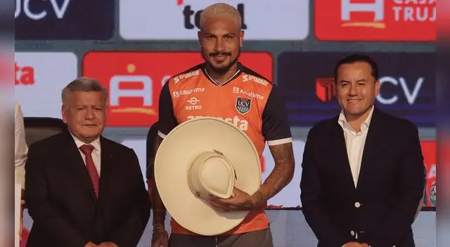 Paolo Guerrero fue presentado en la UCV como flamante fichaje.
