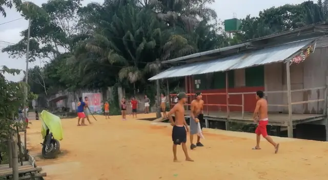 La trifulca se habría dado por un tema de barras. Cuatro personas resultaron heridas.