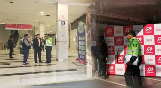 Mall de Arequipa sufre el robo de dos de sus tiendas de celulares durante la madrugada. Mall de Arequipa sufre el robo de dos de sus tiendas de celulares durante la madrugada.