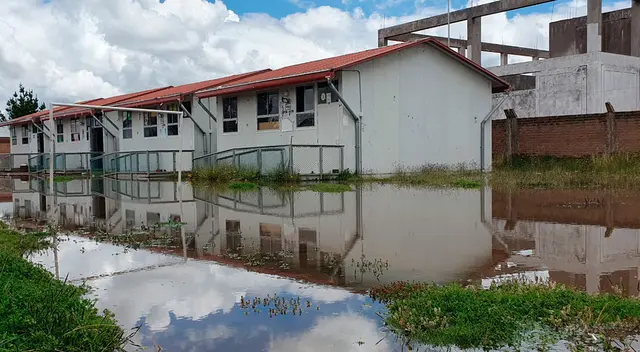 Colegio amaneció inundado producto de las lluvias intensas en Puno. Colegio amaneció inundado producto de las lluvias intensas en Puno.