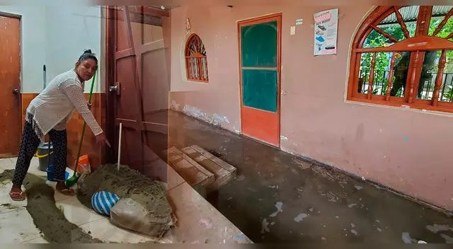 Casa terminan inundadas tras colapso de desagüe.