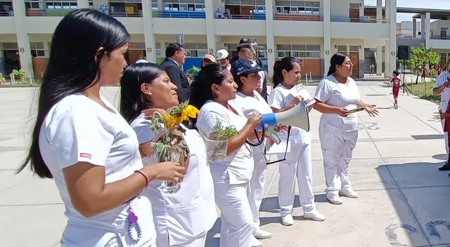 Personal de salud acudió a colegios de la región para orientar a los pequeños y evitar más contagios.