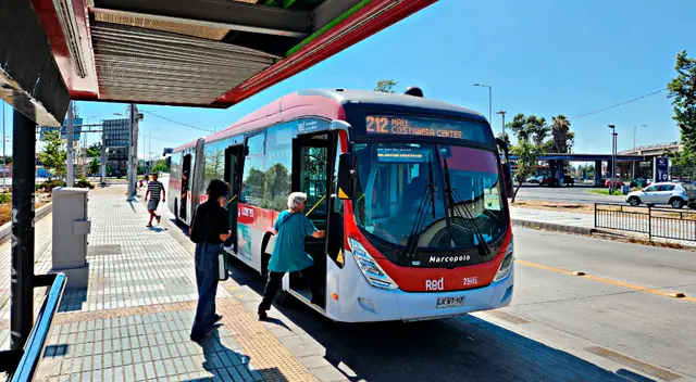 El ladrón murió tras ser atropellado por el mismo bus que asaltó.