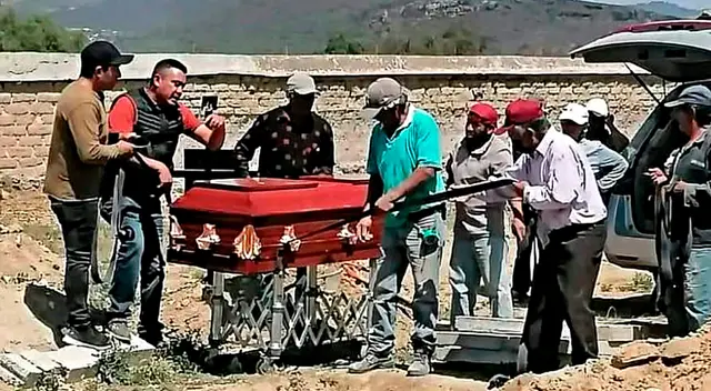 Don Perico le pidió a su vecina que lo ayude guardándole el dinero para su velorio.