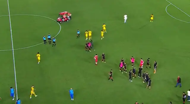 Javier Altamirano asustó a todos durante el partido ante Boca Juniors de Luis Advíncula.