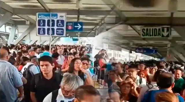 Por segundo día consecutivo, se paraliza el servicio del Metropolitano. Por segundo día consecutivo, se paraliza el servicio del Metropolitano.