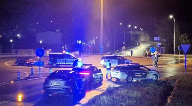 Un hombre mató a su papá, lo decapitó y jugó al fútbol con la cabeza en España. Un hombre mató a su papá, lo decapitó y jugó al fútbol con la cabeza en España.