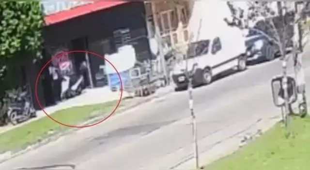 Comerciante mató a ladrón de 17 años que ingresó a robar a su distribuidora en Argentina. Comerciante mató a ladrón de 17 años que ingresó a robar a su distribuidora en Argentina.