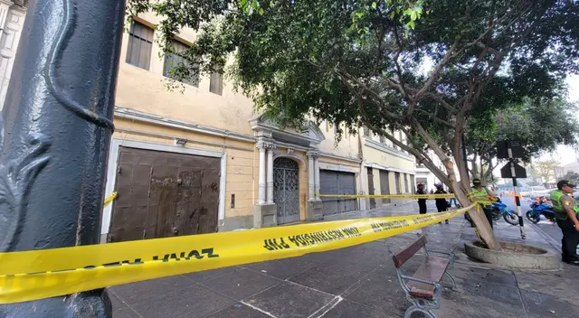 Mujer fue encontrada sin vida cerca de la Fiscalía tras sufrir un corte en el brazo.