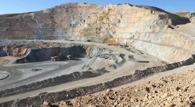 Entre el pliego de reclamos los trabajadores exigen un aumento salarial.