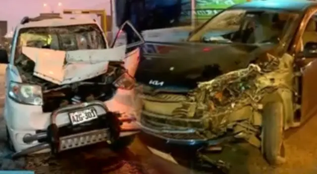 El chofer de la minivan resultó herido tras el triple choque. El chofer de la minivan resultó herido tras el triple choque.