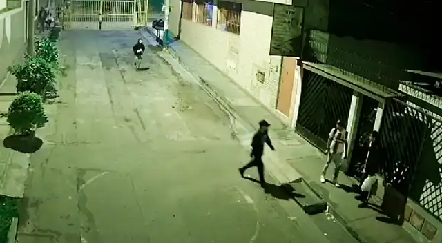 Dos jóvenes trabajadores fueron interceptados por barristas y golpeados brutalmente. Dos jóvenes trabajadores fueron interceptados por barristas y golpeados brutalmente.