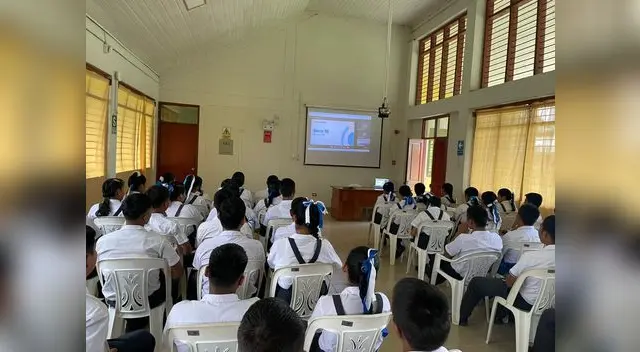 Alumnos recibieron charlas.