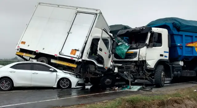 Vehículos protagonizaron triple choque. Heridos fueron llevado a hospitales de Trujillo. Vehículos protagonizaron triple choque. Heridos fueron llevado a hospitales de Trujillo.