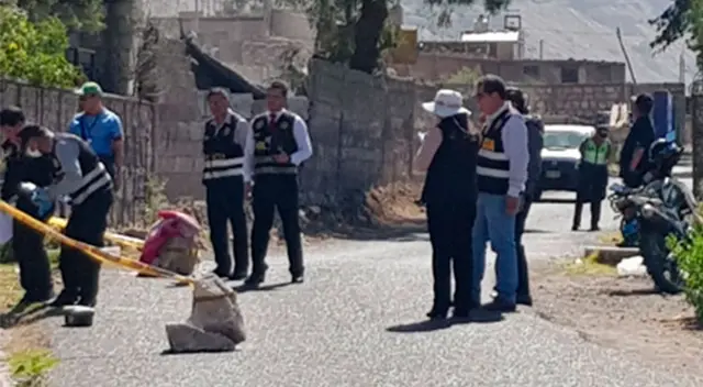 Joven vestía un jean azul, polo blanco y medias cuando fue hallado en camino poco transitado en Arequipa.