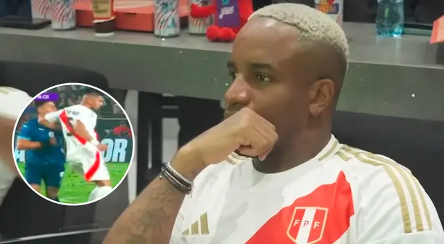 Jefferson Farfán no podía creer que Carlos Zambrano vuelva a cometer un codazo.