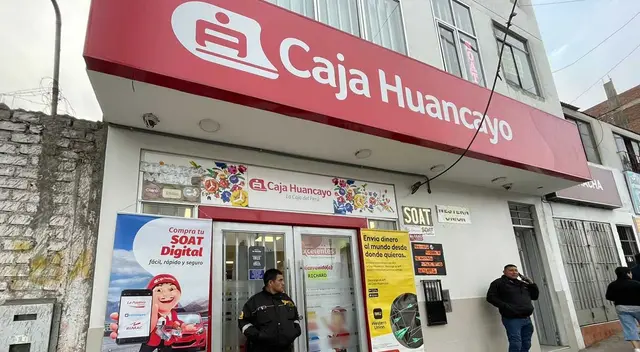 Los delincuentes perpetraron el asalto a Caja Huancayo a plena luz del día. Los delincuentes perpetraron el asalto a Caja Huancayo a plena luz del día.