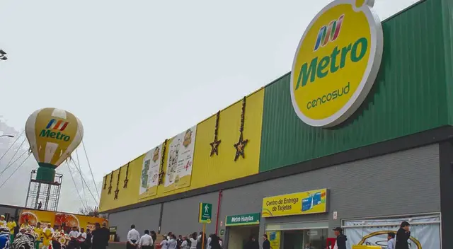 El Día del Padre se celebra cada tercer domingo de junio en el Perú. El Día del Padre se celebra cada tercer domingo de junio en el Perú.