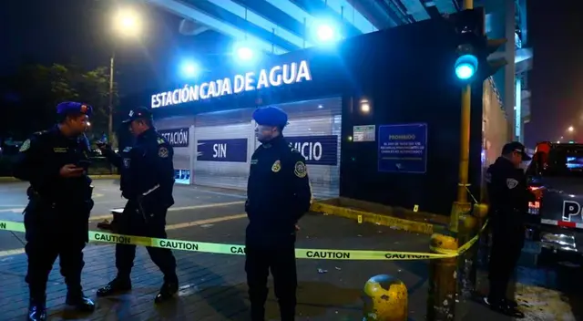 Efectivos de la Policía Nacional del Perú acordonaron el perímetro de la estación Caja de Agua en SJL. Efectivos de la Policía Nacional del Perú acordonaron el perímetro de la estación Caja de Agua en SJL.