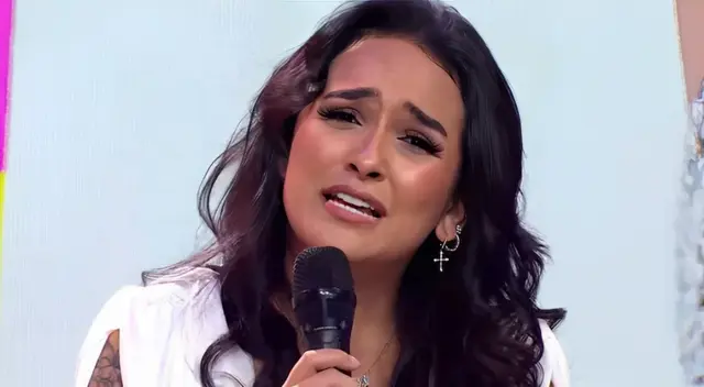 Daniela Darcourt se lamenta por la muerte de su amigo. Daniela Darcourt se lamenta por la muerte de su amigo.