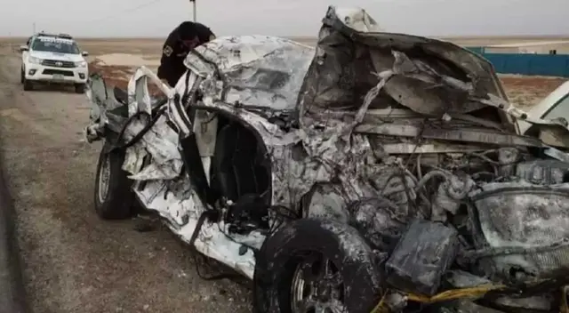 Totalmente destrozada quedó la camioneta que conducía la víctima. Totalmente destrozada quedó la camioneta que conducía la víctima.