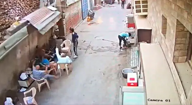 Los adultos mayores fueron aplastados por una pared de concreto cuando estaban descansando. Los adultos mayores fueron aplastados por una pared de concreto cuando estaban descansando.