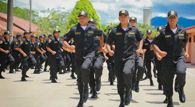 Postula a uno de los puestos de trabajo de la PNP.