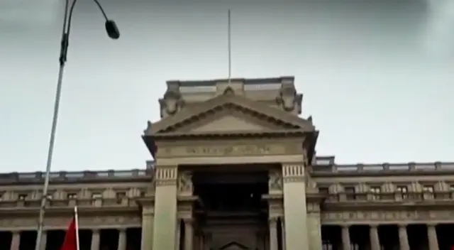 Palacio de Gobierno no tenía la bandera del Perú. Palacio de Gobierno no tenía la bandera del Perú.