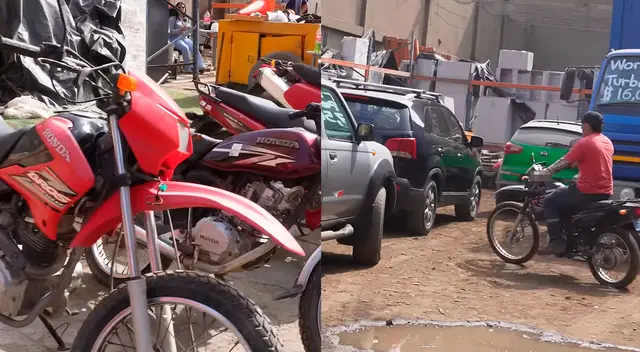 Venta de vehículos es de forma legal, aseguró la vendedora entrevistada por Julito TV Oficial. Venta de vehículos es de forma legal, aseguró la vendedora entrevistada por Julito TV Oficial.