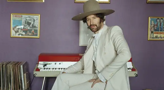 Músico franco-mexicano Adanowsky.