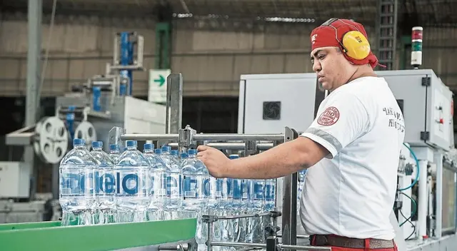 El Grupo AJE ofrece grandes beneficios a sus trabajadores por formar parte de sus filas. El Grupo AJE ofrece grandes beneficios a sus trabajadores por formar parte de sus filas.