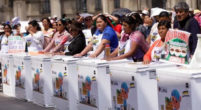 Rafael López Aliaga hizo la entrega de 112 congeladoras y 668 cocinas para ollas comunes.
