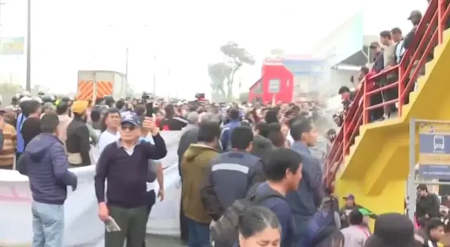 Puente Piedra se paraliza frente al paro de transportistas y bloquean la Panamericana Norte. Puente Piedra se paraliza frente al paro de transportistas y bloquean la Panamericana Norte.