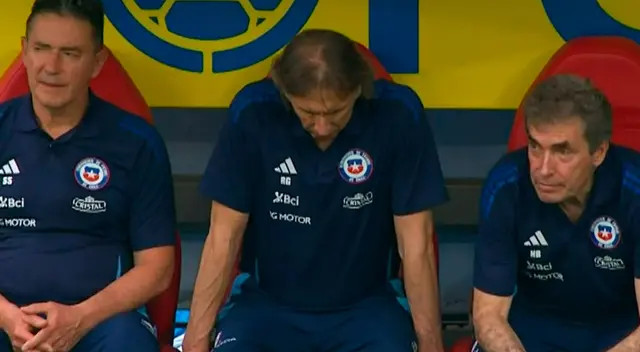 Ricardo Gareca no soportó más la humillación que Chile recibía. Ricardo Gareca no soportó más la humillación que Chile recibía.