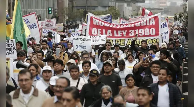Comerciantes de Mesa Redonda realizan un paro por Ley N° 31980