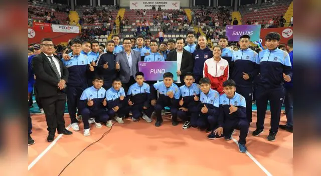 Presidente del IPD con autoridades y deportistas.