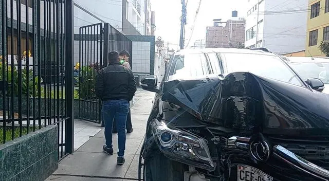 Auto de Juan Manuel Vargas luego de accidente de tránsito en Javier Prado