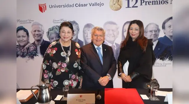 César Acuña, fundador de la UCV, reafirmó el compromiso de la universidad con la paz al recibir a 12 laureados Nobel. Fuente: Difusión.
