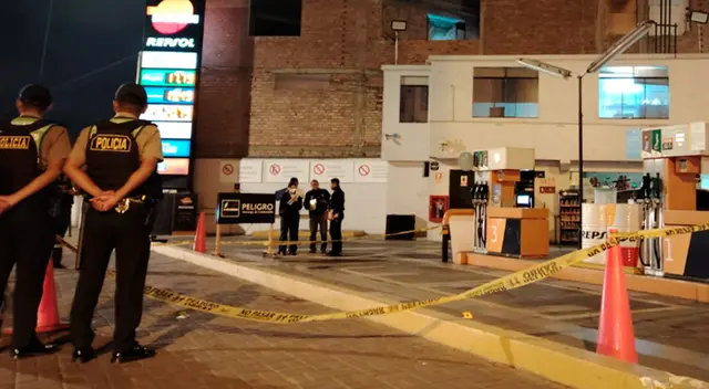 Empresario baleado en Surco fue trasladado hacia el hospital Casimiro Ulloa. Empresario baleado en Surco fue trasladado hacia el hospital Casimiro Ulloa.