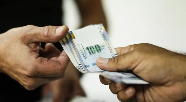 Gobierno peruano aprueba la entrega del aguinaldo de S/300 para diciembre 2024.