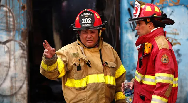 Voraz incendio consume en vivienda de San Martín de Porres Voraz incendio consume en vivienda de San Martín de Porres