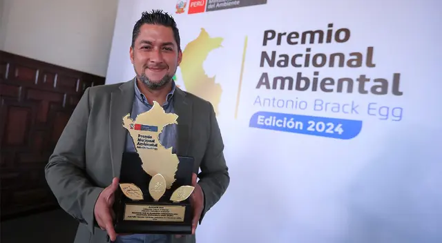 Latina Noticias recibe prestigioso premio Latina Noticias recibe prestigioso premio