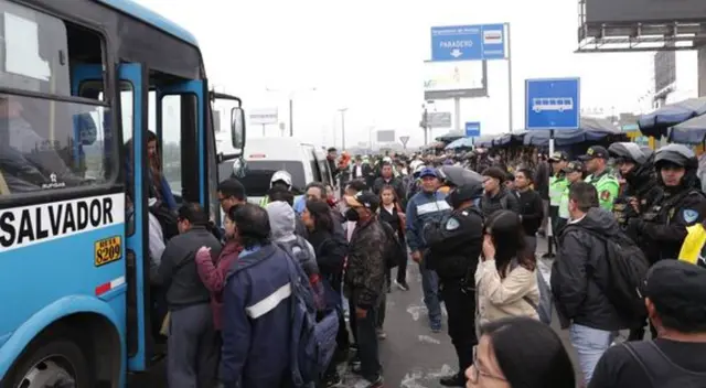 Este jueves 6 de febrero se viene realizando un paro nacional de transportistas en diversos puntos de la capital.