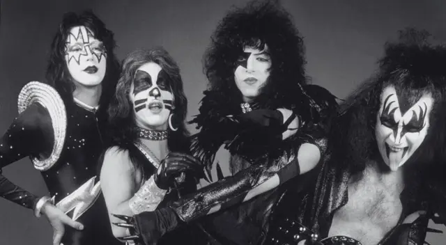 Fallece Karl Cochran, integrante de la banda Kiss, tras accidente de auto. Fallece Karl Cochran, integrante de la banda Kiss, tras accidente de auto.