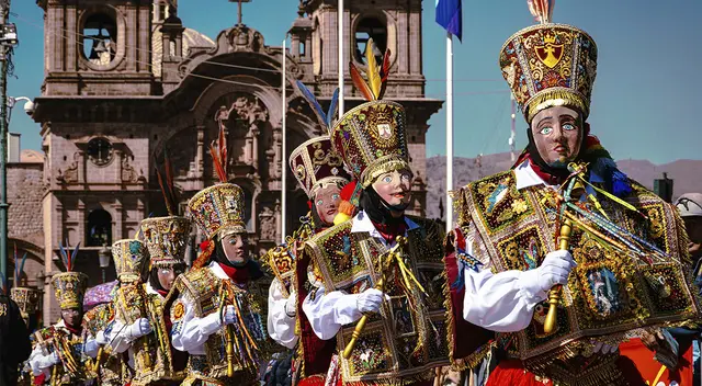 Mes de carnavales en varias ciudades en el Perú