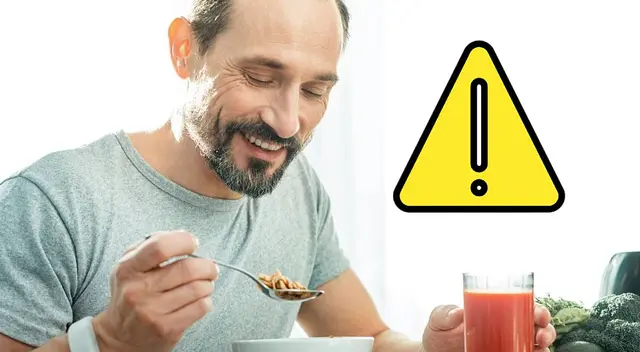 Para mantenerte sano después de los 65, debes evitar estos 5 alimentos que afectan el corazón, los huesos y la circulación.