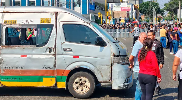 Transportistas del Callao bloquean la av. Faucett tras ataque a conductor cerca al Hospital Naval. Transportistas del Callao bloquean la av. Faucett tras ataque a conductor cerca al Hospital Naval.
