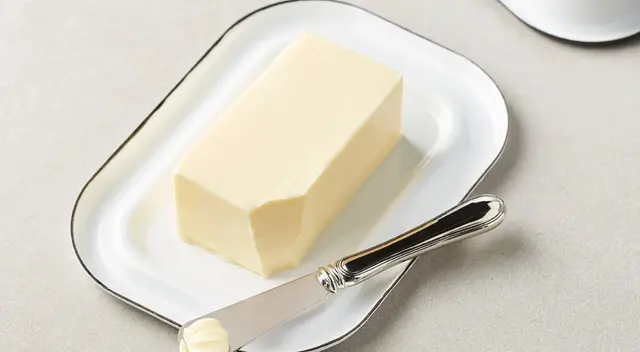 Según lo indicado por las autoridades americanas, la famosa mantequilla Extra Creamy Premium con sal marina ha sido retirada del mercado debido a la detección de bacterias coliformes.