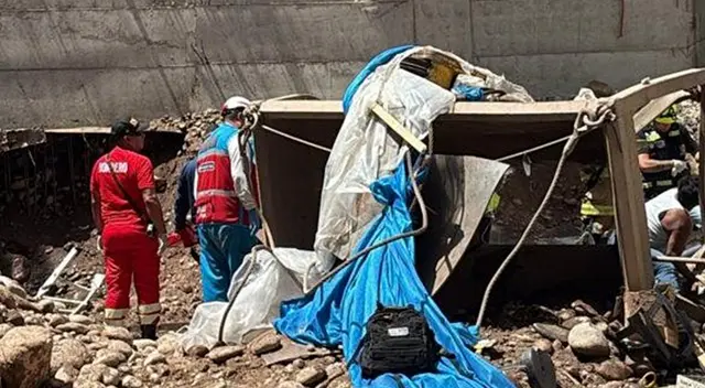Derrumbe en obra de construcción deja a varios obreros atrapados en Jesús María